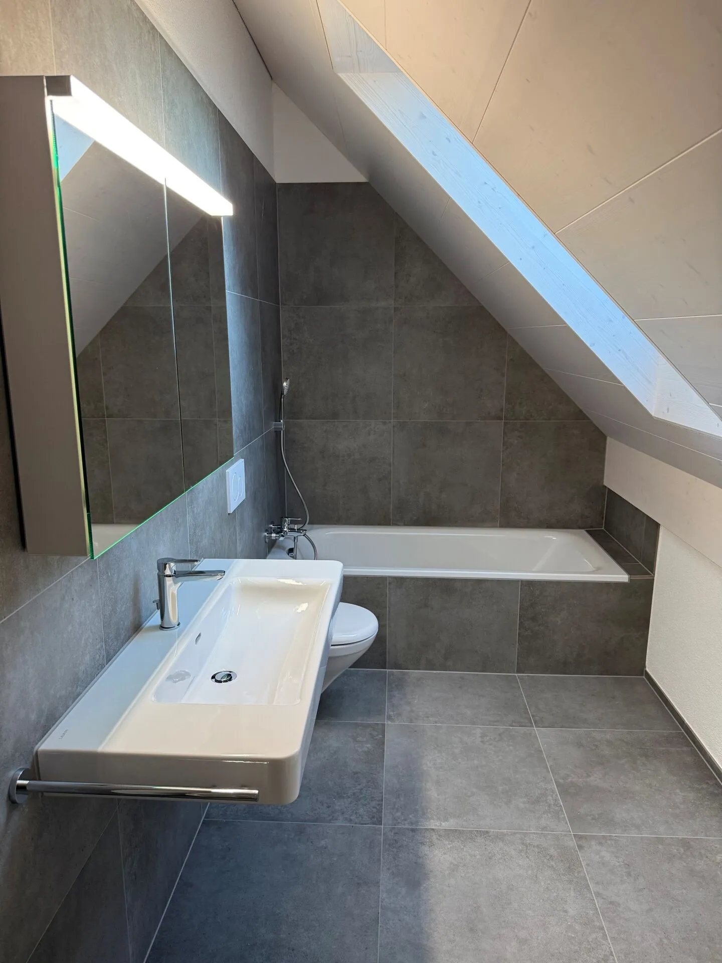 First Rental: High Up - Stylish Penthouse with a View - Photo 14 of 18