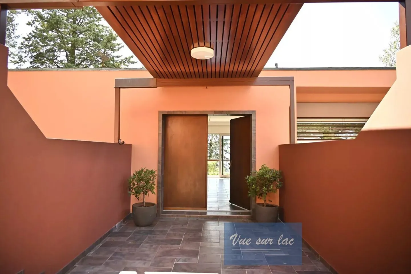 Sublime panoramic renovated house - Photo 6 of 13