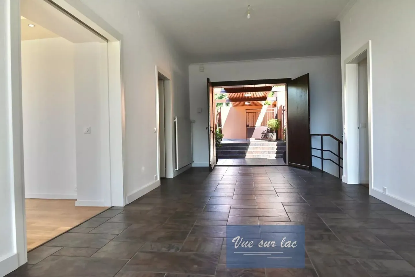 Sublime panoramic renovated house - Photo 7 of 13