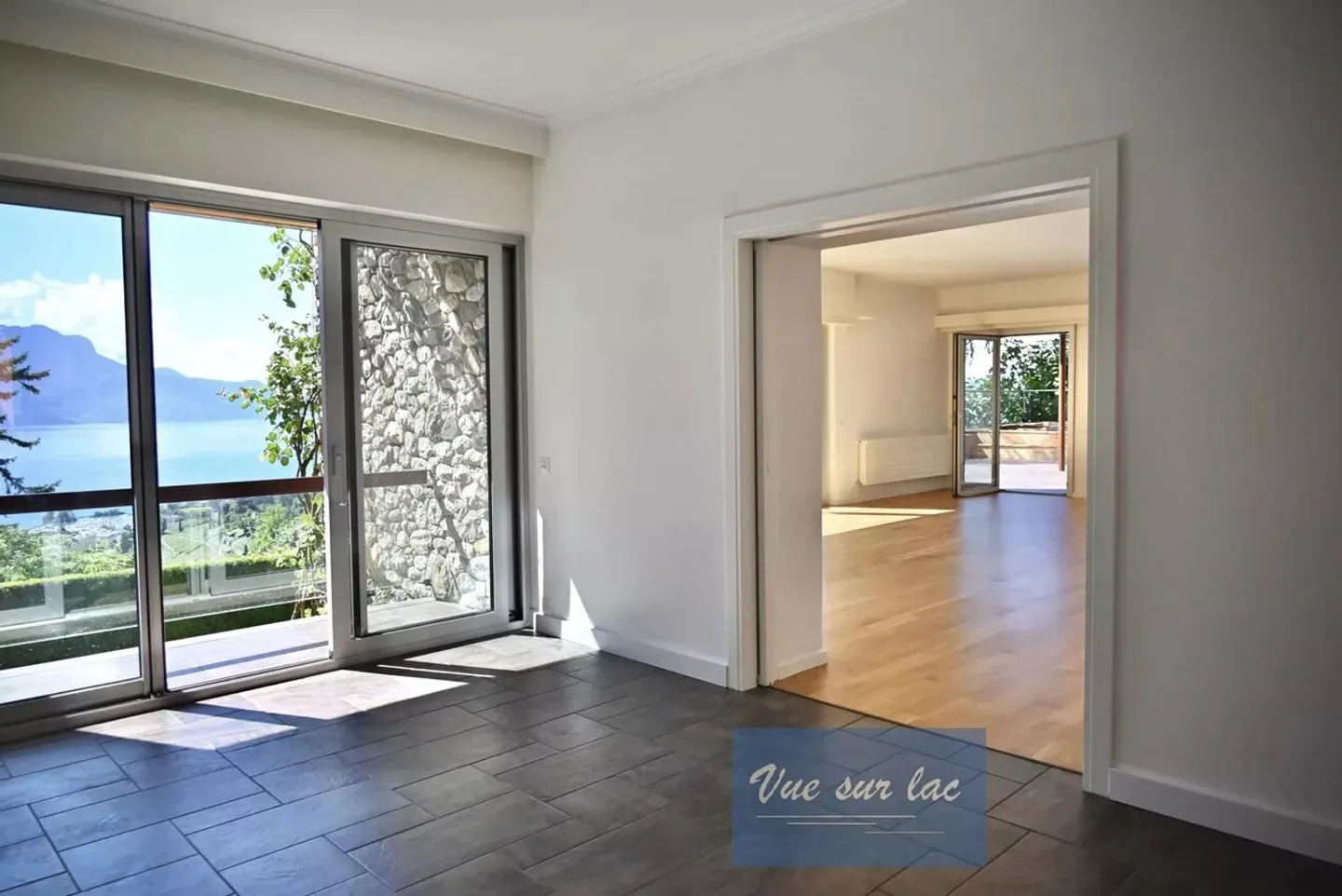 Sublime panoramic renovated house - Photo 8 of 13