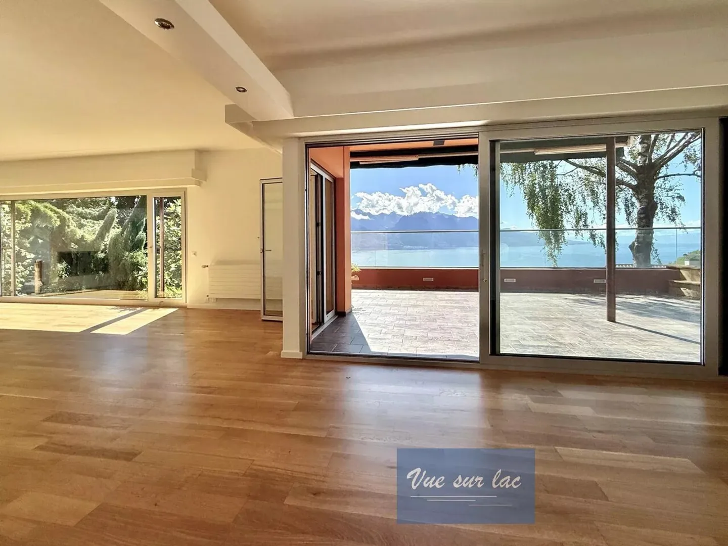 Sublime panoramic renovated house - Photo 12 of 13