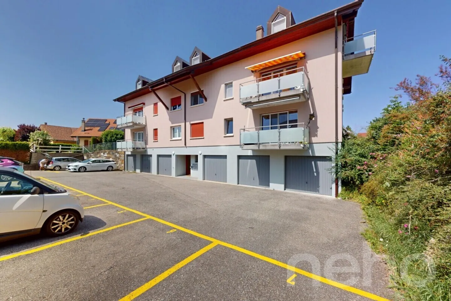 Esclusivo: Ampio appartamento con balcone in mansarda - Foto 3 di 13