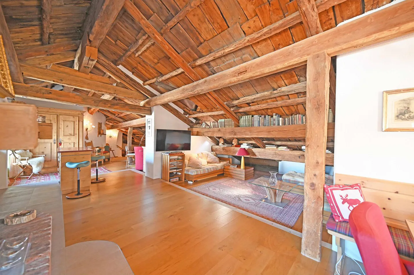 Sogno abitativo con un fascino particolare - Appartamento attico di 4,5 stanze in una storica casa engadinese - Foto 1 di 7