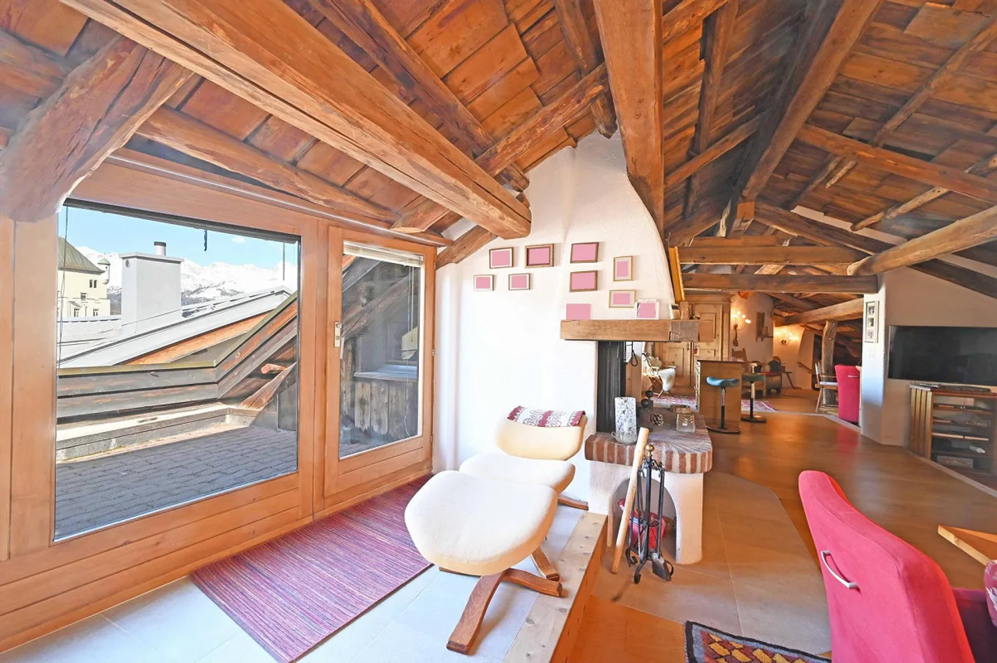 Sogno abitativo con un fascino particolare - Appartamento attico di 4,5 stanze in una storica casa engadinese - Foto 3 di 7