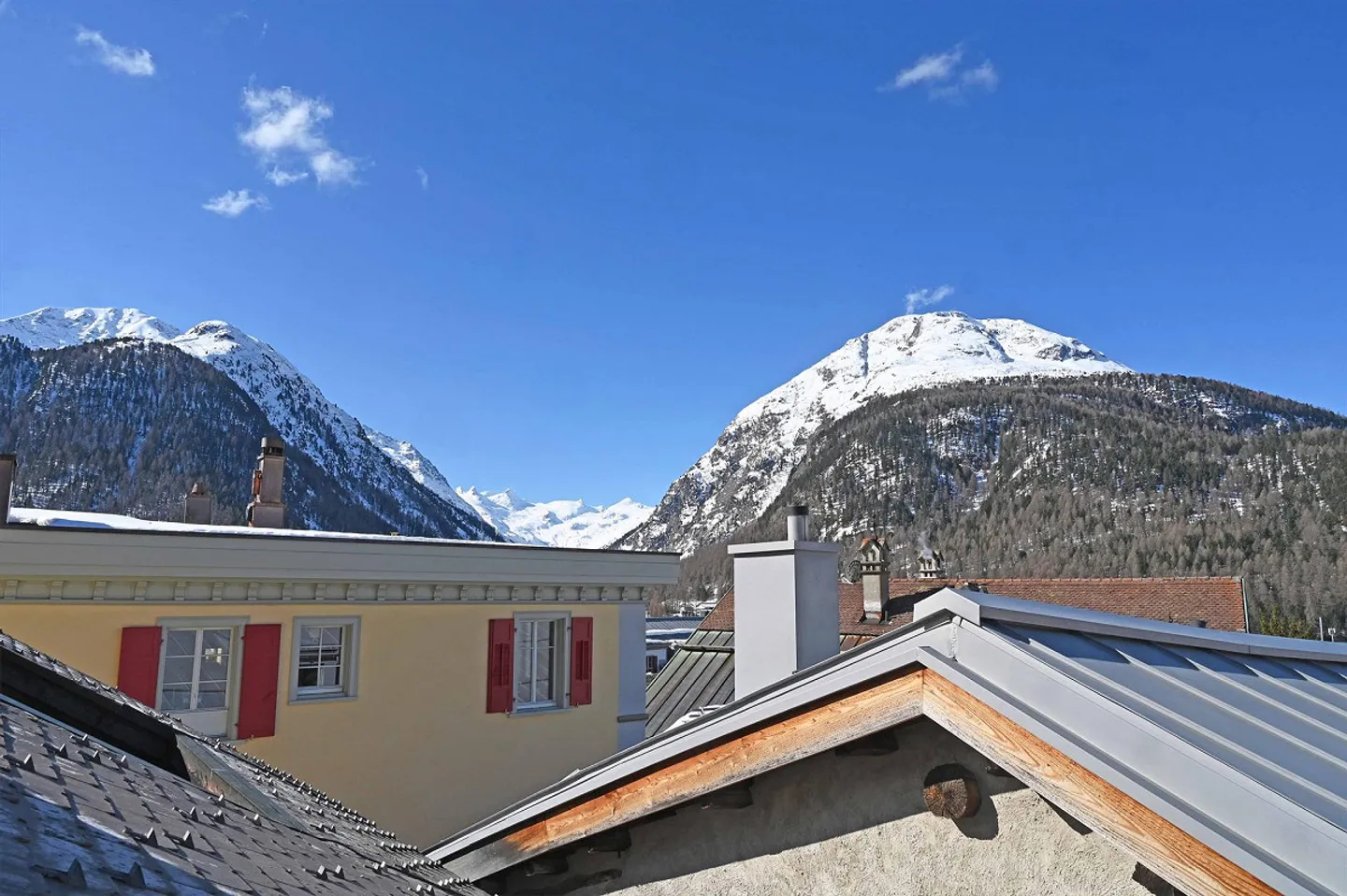 Sogno abitativo con un fascino particolare - Appartamento attico di 4,5 stanze in una storica casa engadinese - Foto 2 di 7