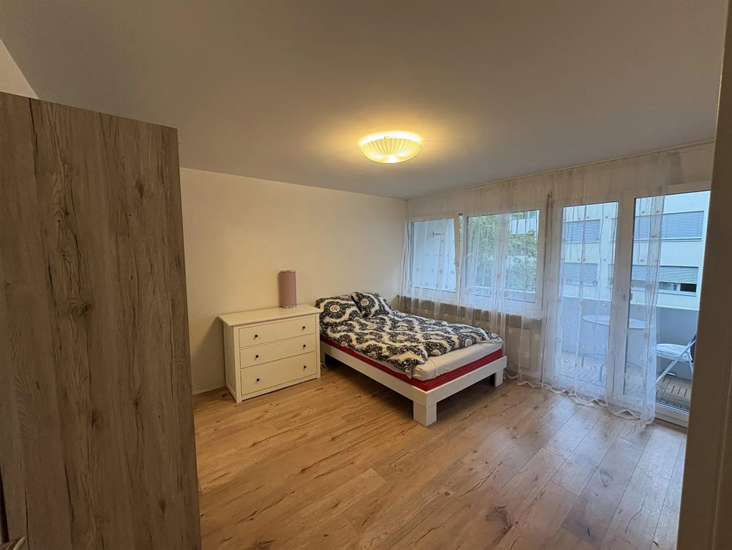 Room in a shared apartment - Photo 2 of 8