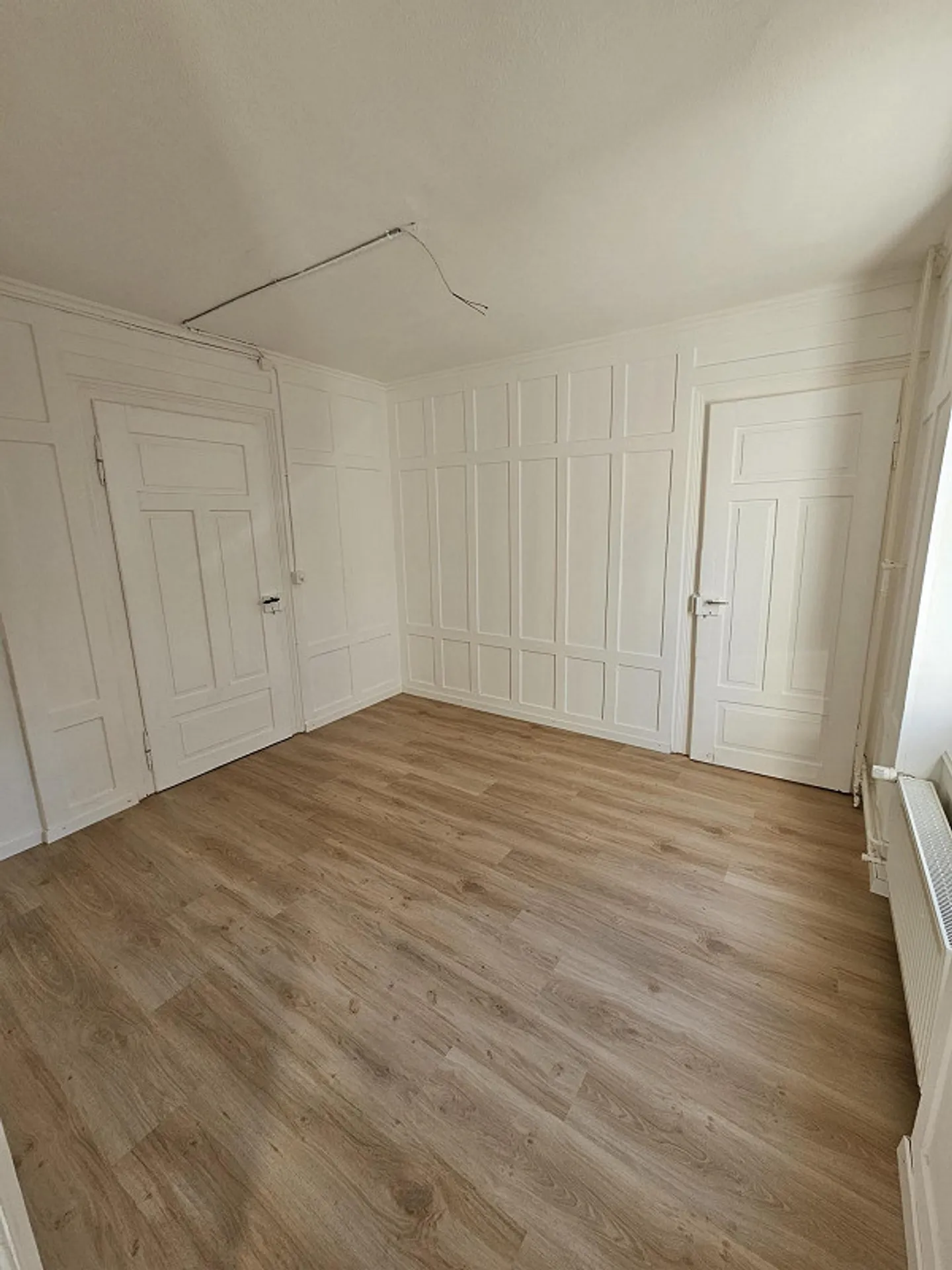 centrally located, newly renovated 3-room apartment - Photo 3 of 3