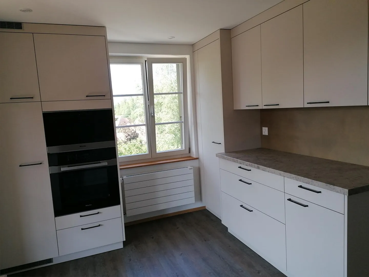 Un bijou de 4 pièces à louer, avec des balcons tout autour - Photo 1 sur 15