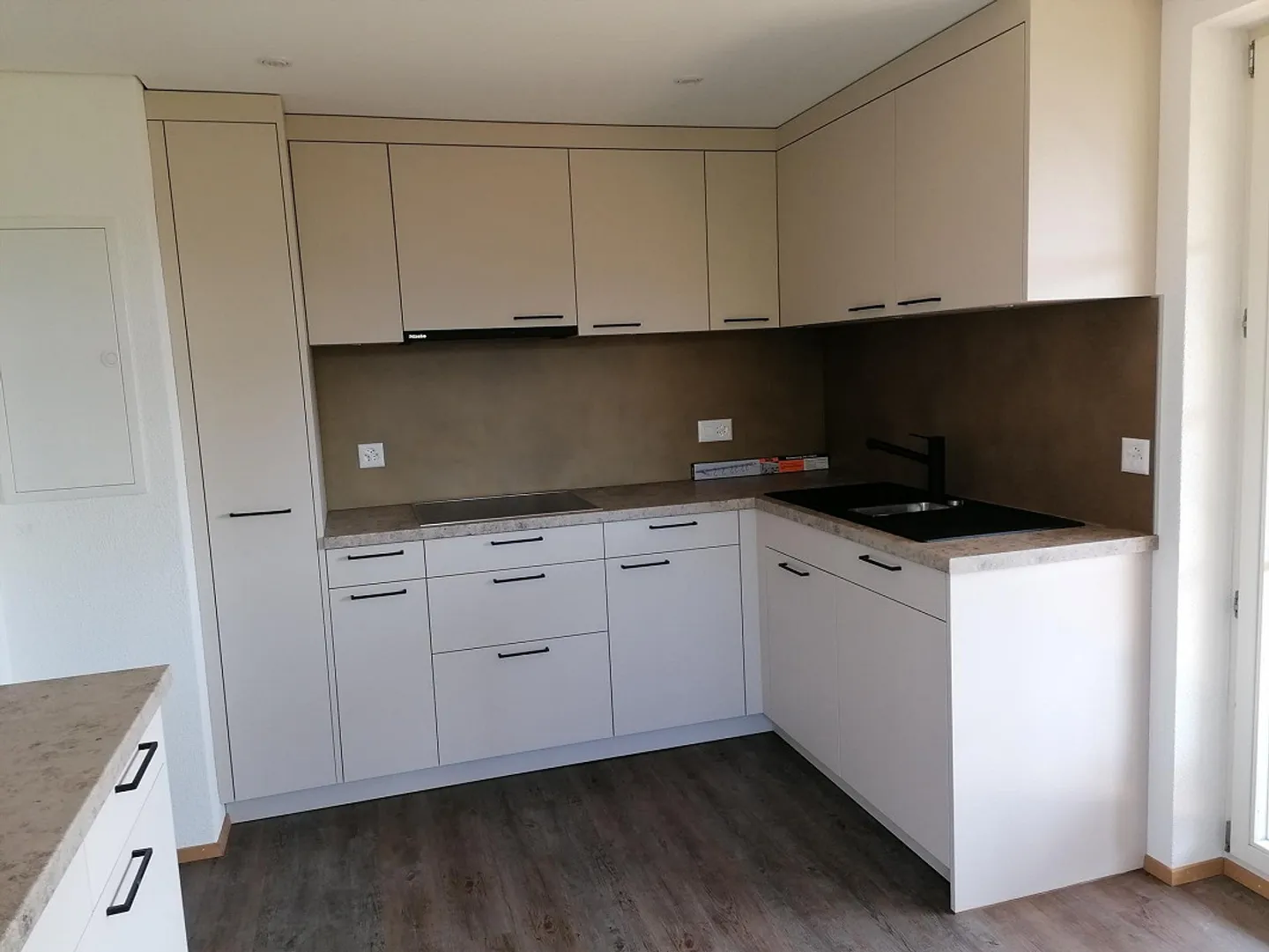 Un bijou de 4 pièces à louer, avec des balcons tout autour - Photo 2 sur 15