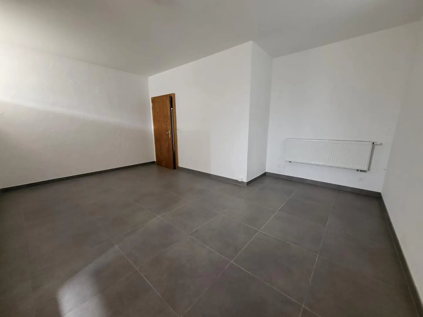 Espace Commercial Lumineux à Bex - Photo 1 sur 7