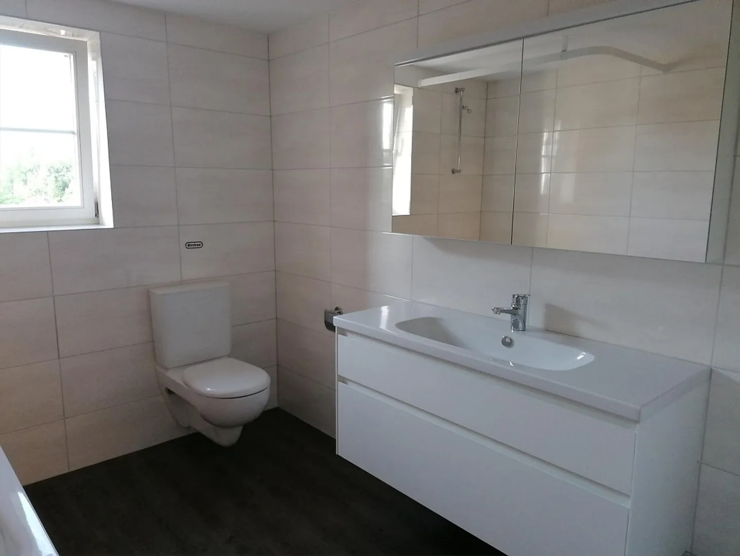 Un bijou de 4 pièces à louer, avec des balcons tout autour - Photo 3 sur 15