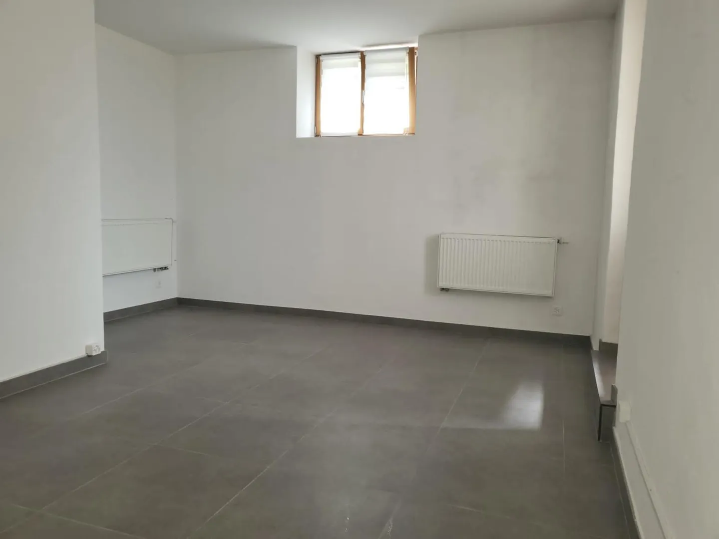 Espace Commercial Lumineux à Bex - Photo 2 sur 7