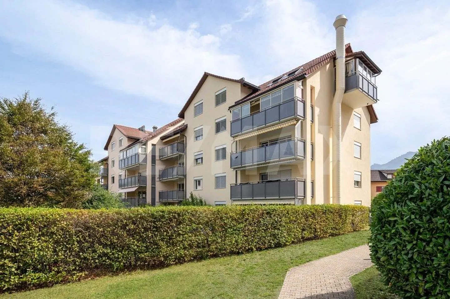 Well-maintained 4.5-room apartment with large balcony for sale! - Photo 2 of 13