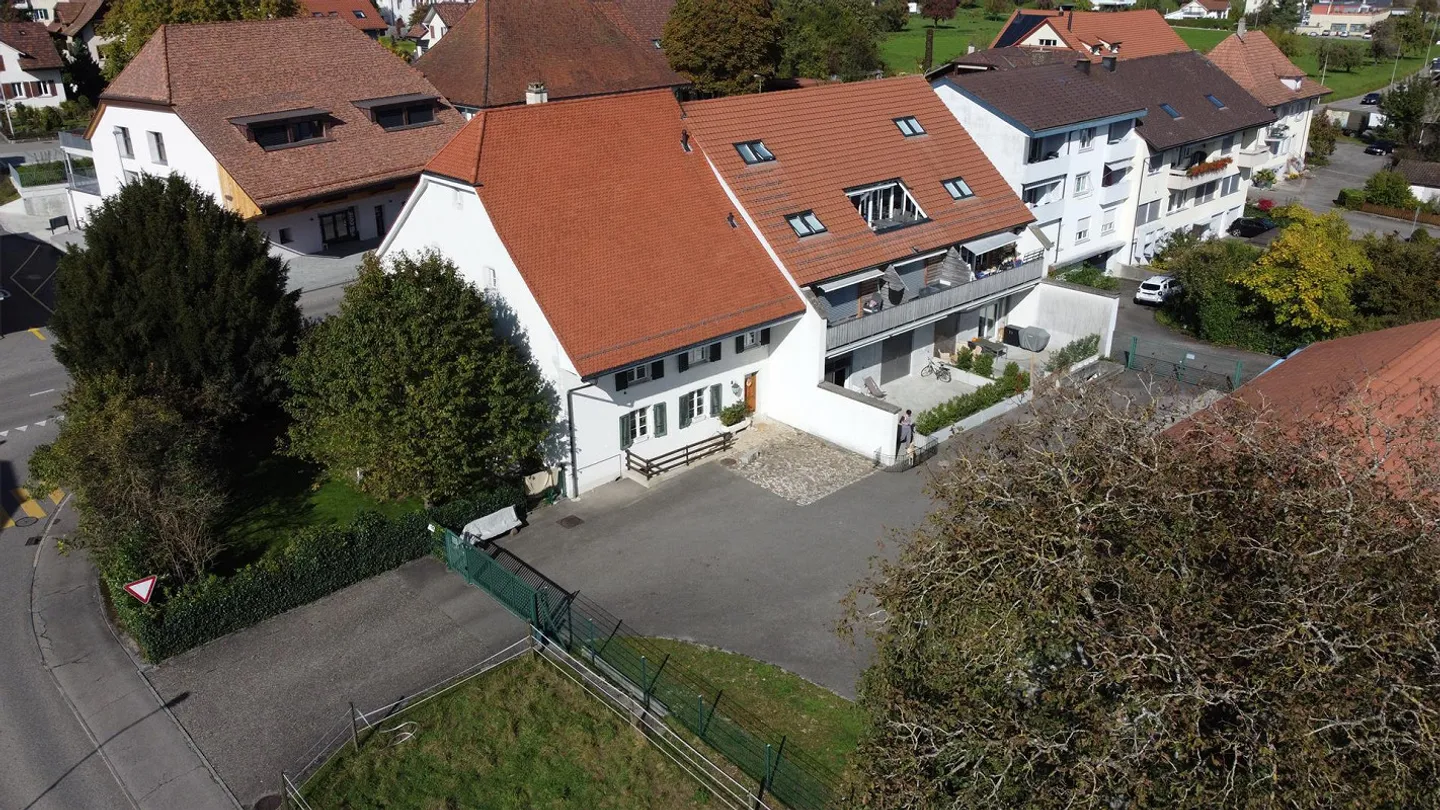 Mehrfamilienhaus und bewilligtes Bauprojekt für 5 Reihenhäuser - Foto 6 von 8
