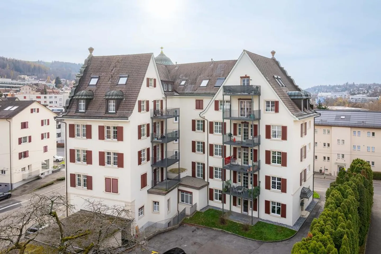 Appartement urbain confortable avec beaucoup de lumière du jour ! - Photo 2 sur 7