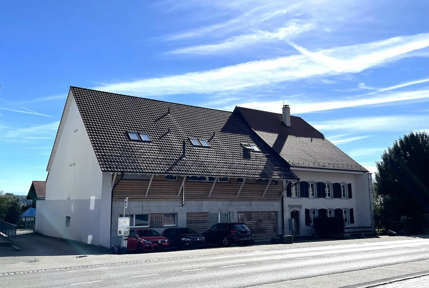 Mehrfamilienhaus und bewilligtes Bauprojekt für 5 Reihenhäuser - Foto 7 von 8