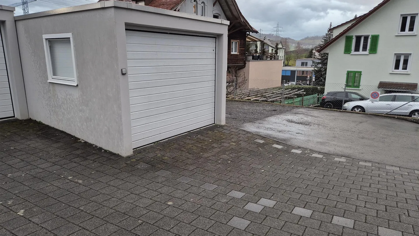 Sichere Garagenbox in Immensee - Foto 1 von 2