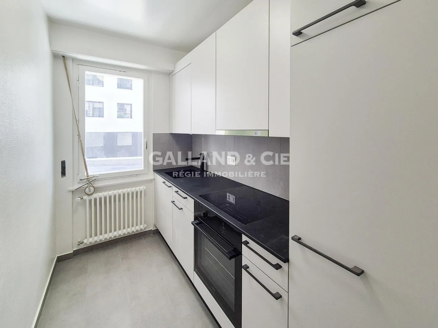 Convenient Ground-Floor Apartment - Photo 3 of 5