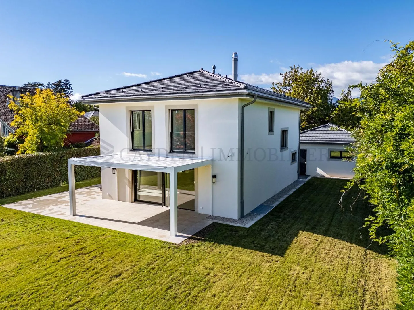 Charmante Villa mit Seeblick - Foto 2 von 10