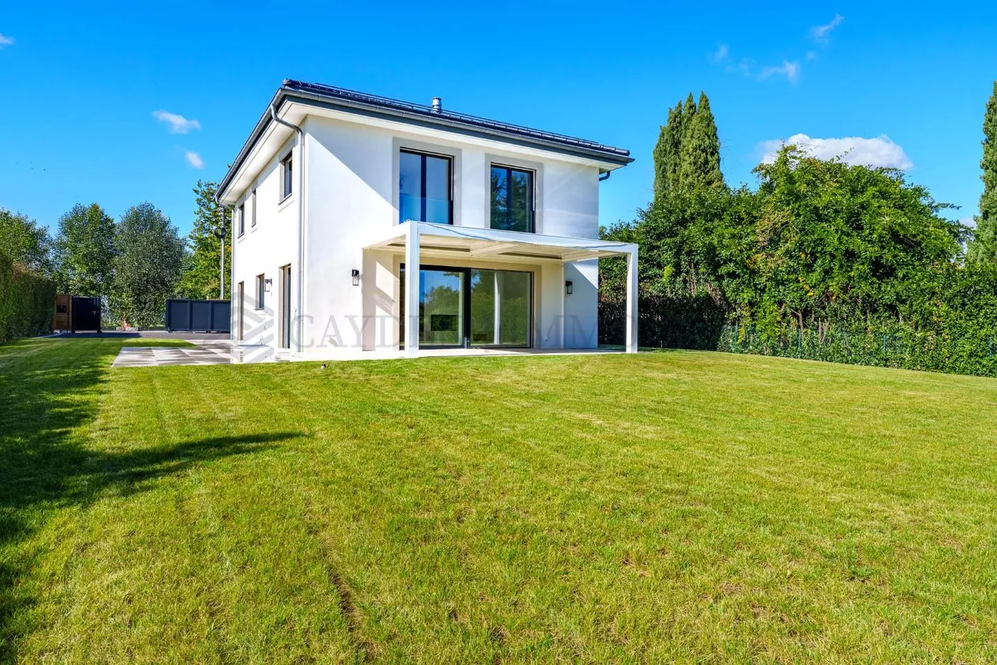 Charmante Villa mit Seeblick - Foto 3 von 10