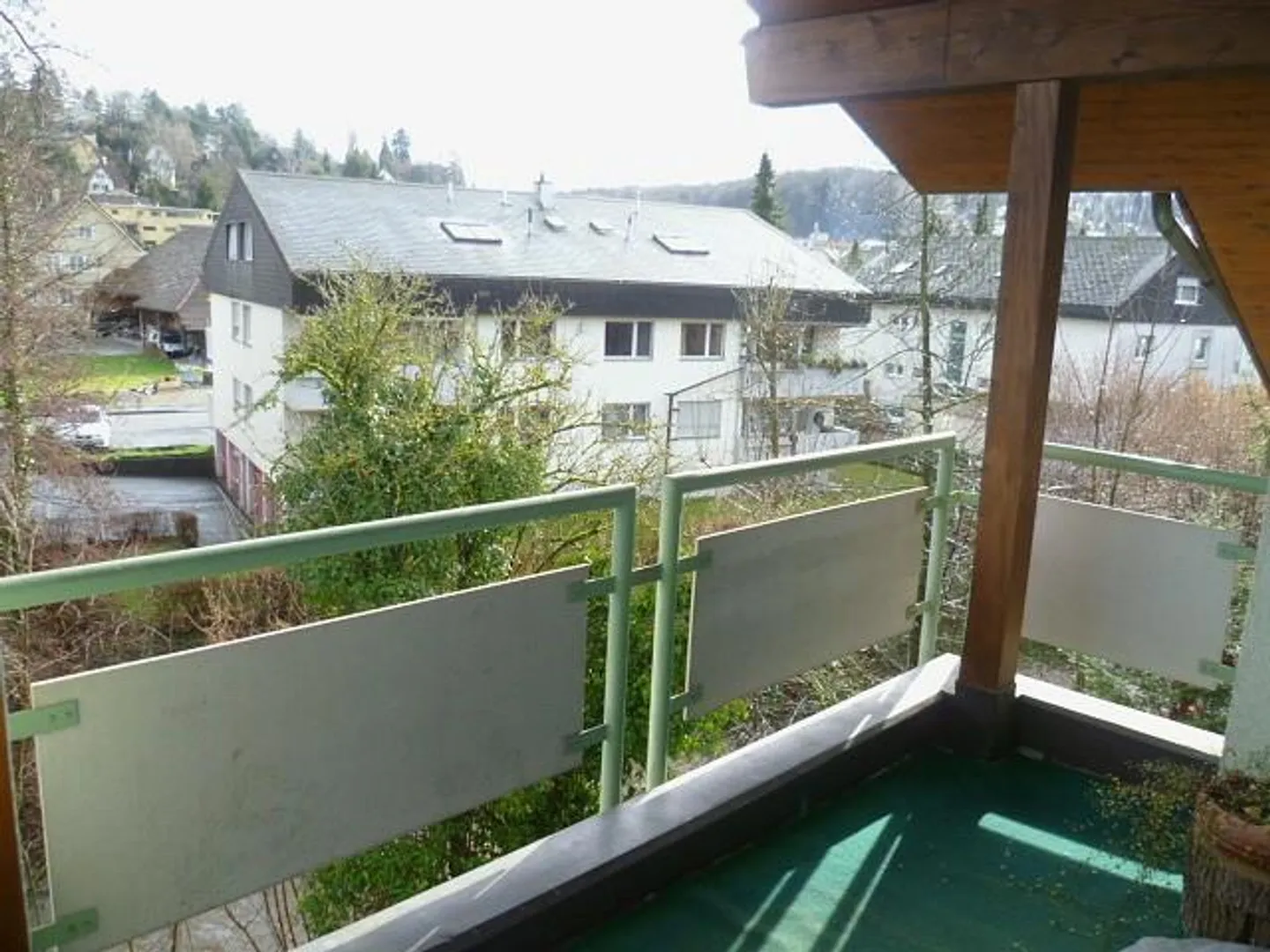 Spacious 2.5-room penthouse apartment in a quiet neighborhood - Photo 5 of 9