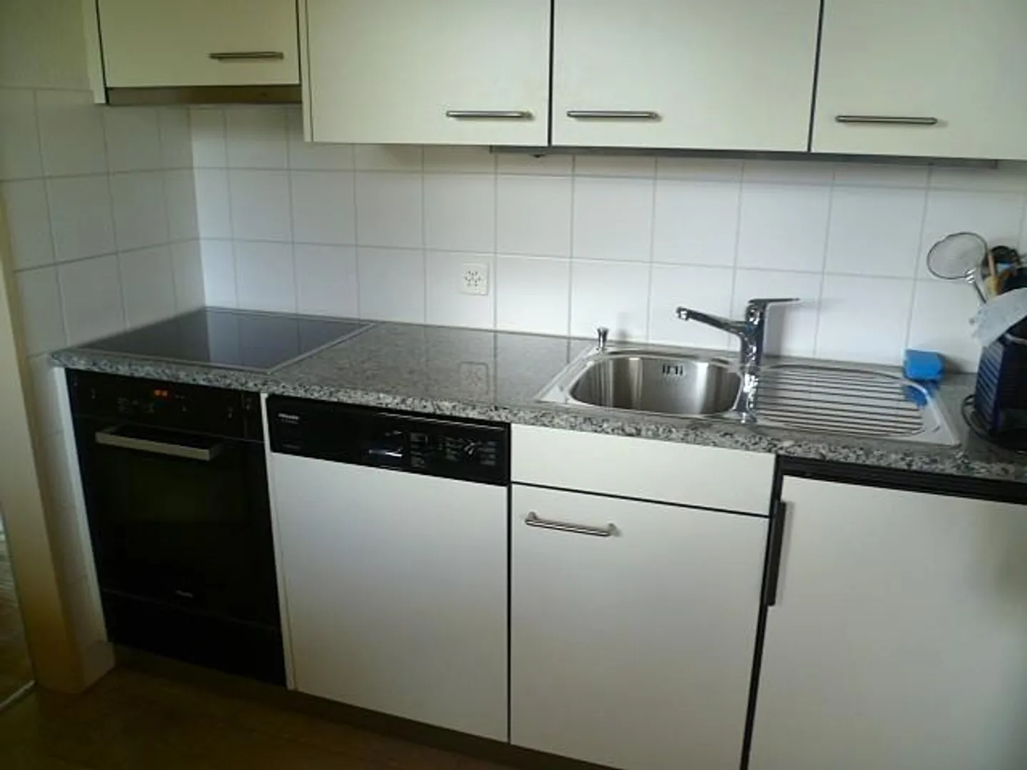 Spacious 2.5-room penthouse apartment in a quiet neighborhood - Photo 7 of 9