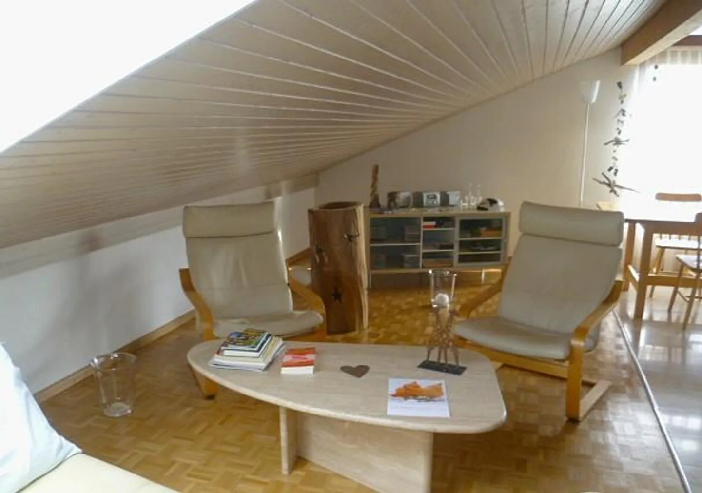 Spacious 2.5-room penthouse apartment in a quiet neighborhood - Photo 4 of 9