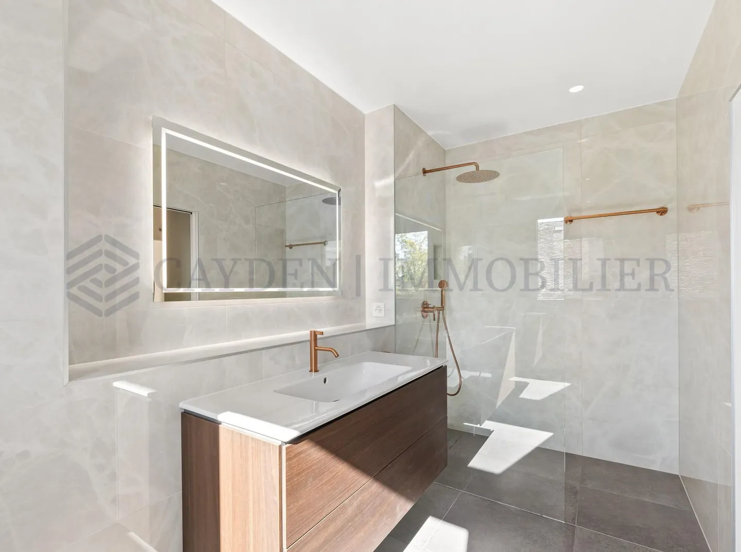 Charmante Villa mit Seeblick - Foto 9 von 10