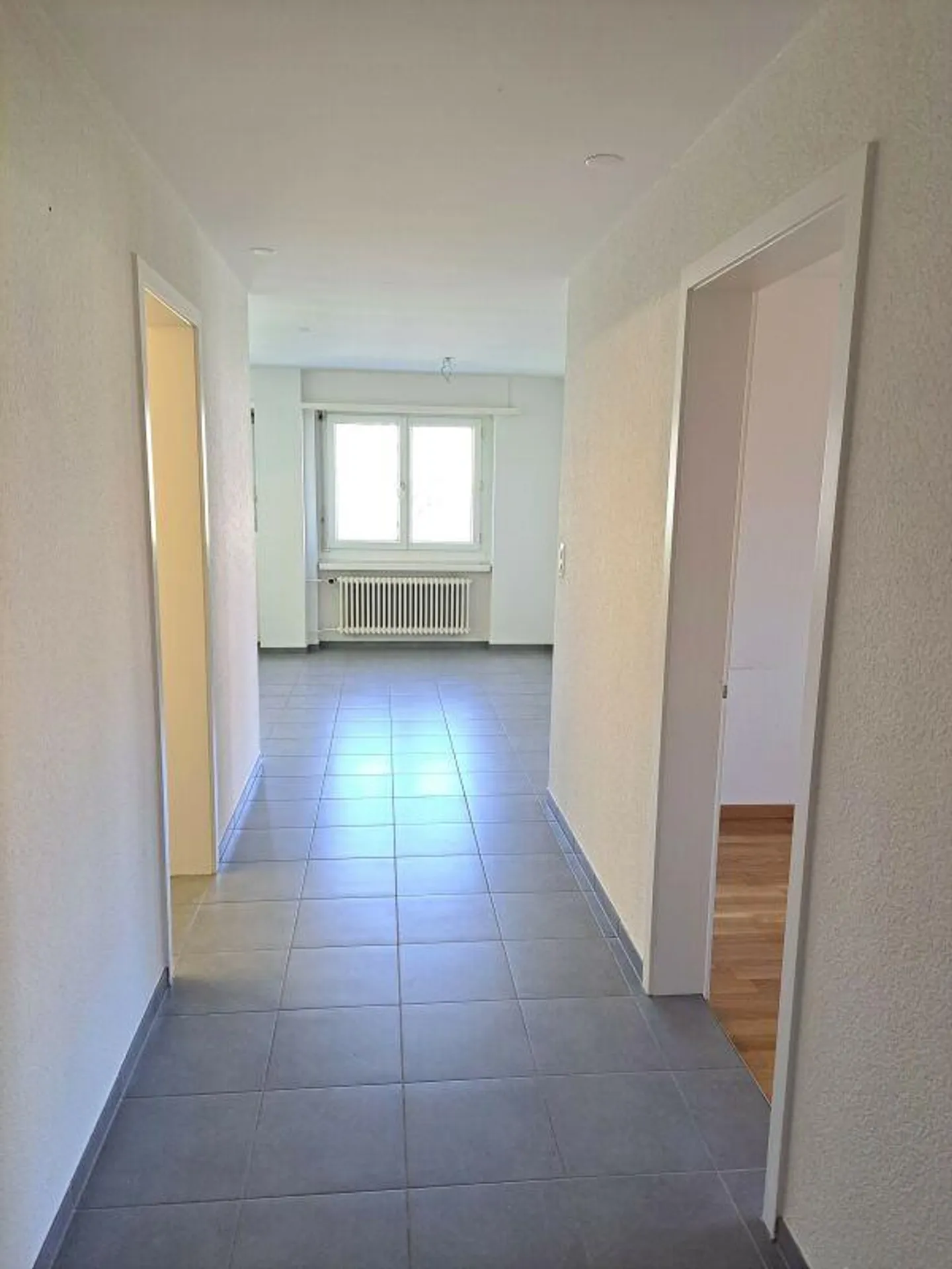 Appartement lumineux et moderne avec balcon spacieux et vue panoramique - Photo 2 sur 6