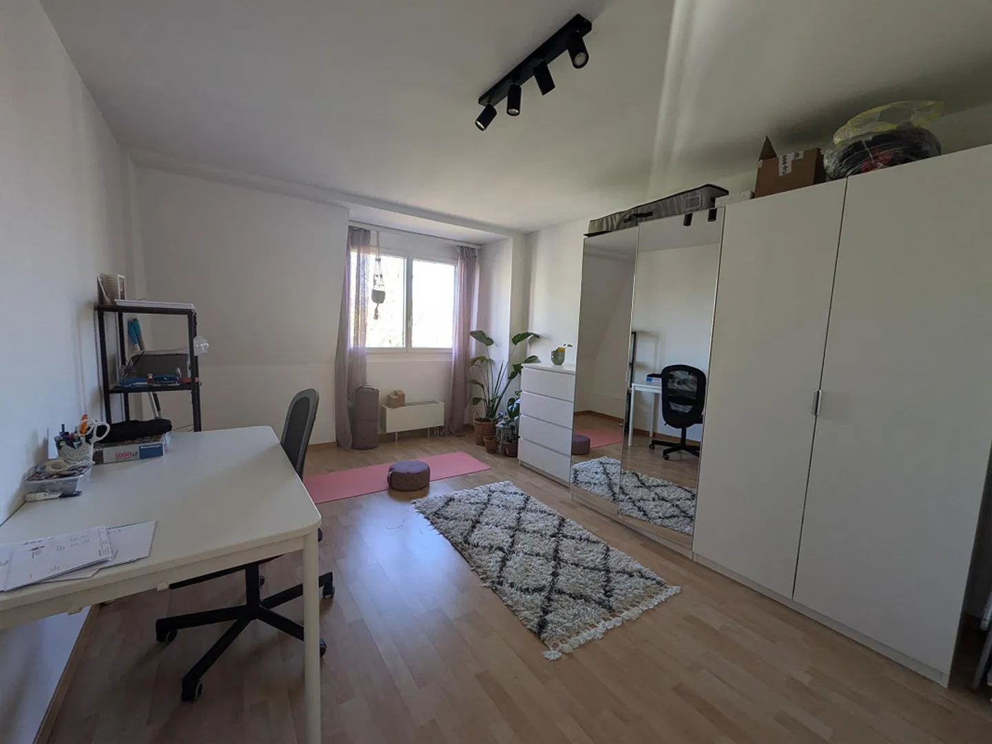 Apartment for Subletting - Photo 2 of 6