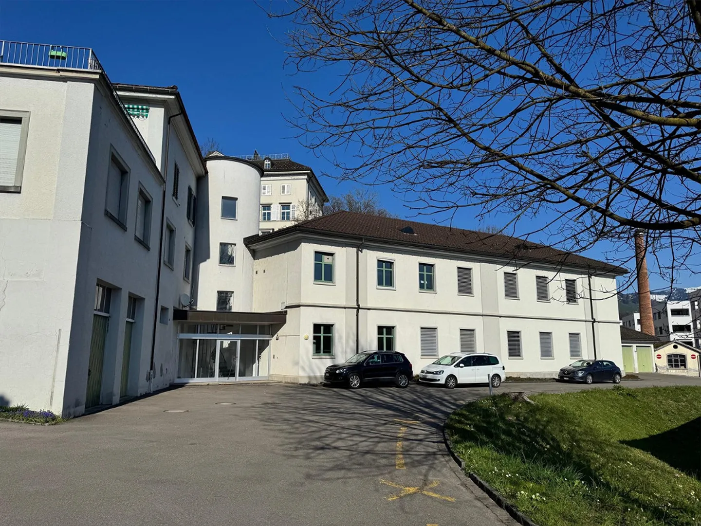 Geräumige Büroräumlichkeiten in Uznach - Foto 1 von 6