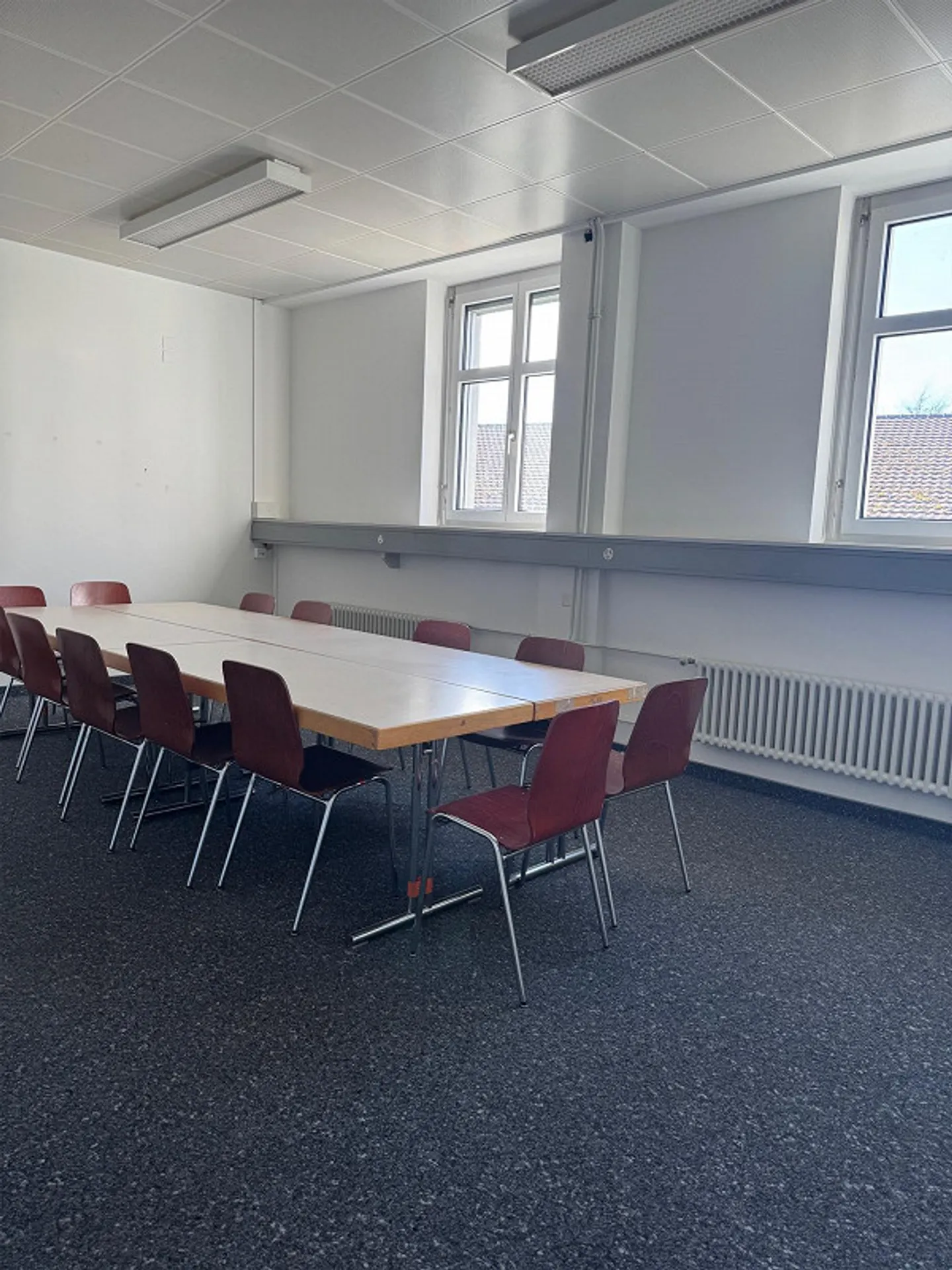 Geräumige Büroräumlichkeiten in Uznach - Foto 2 von 6