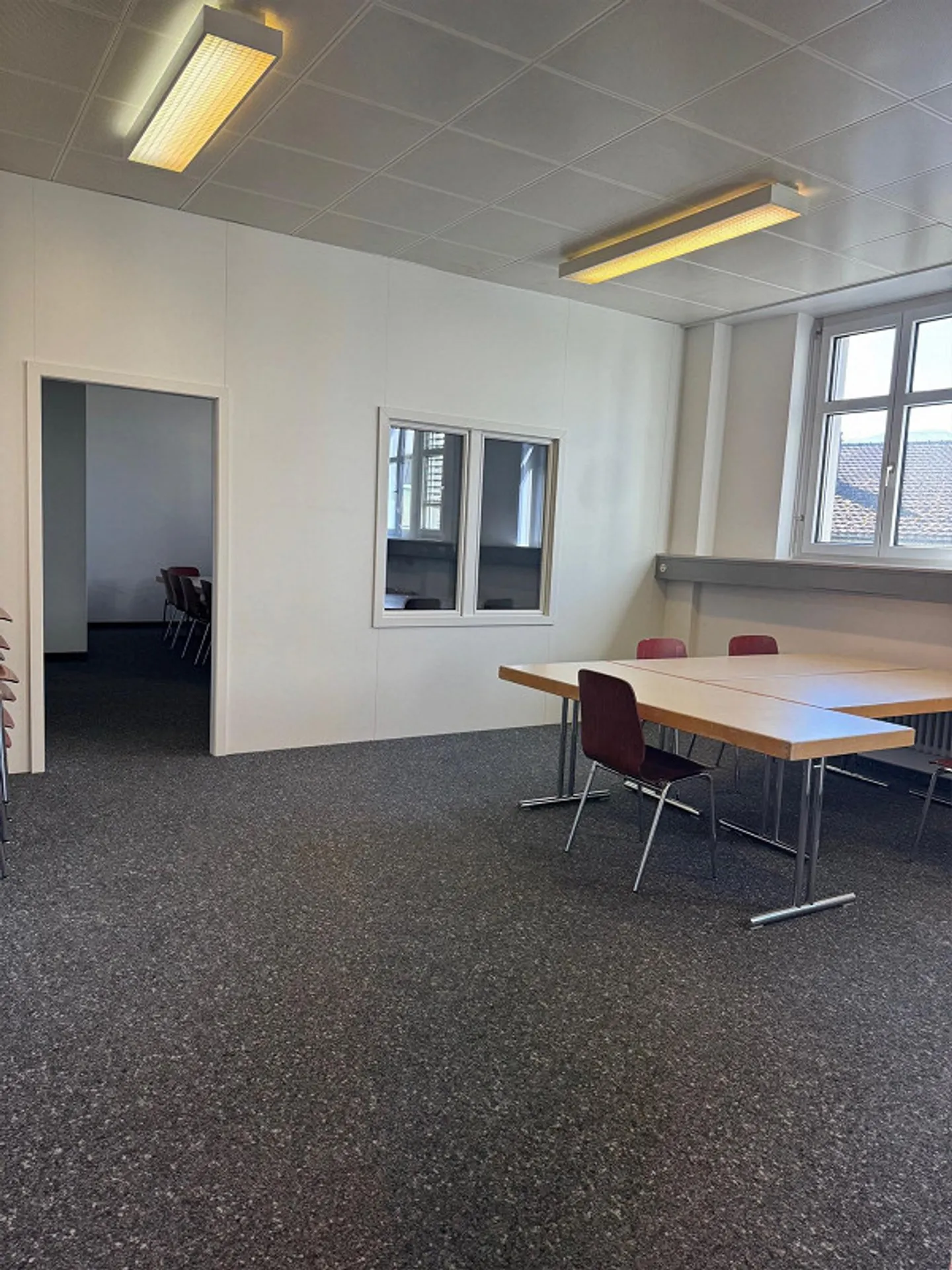 Geräumige Büroräumlichkeiten in Uznach - Foto 3 von 6