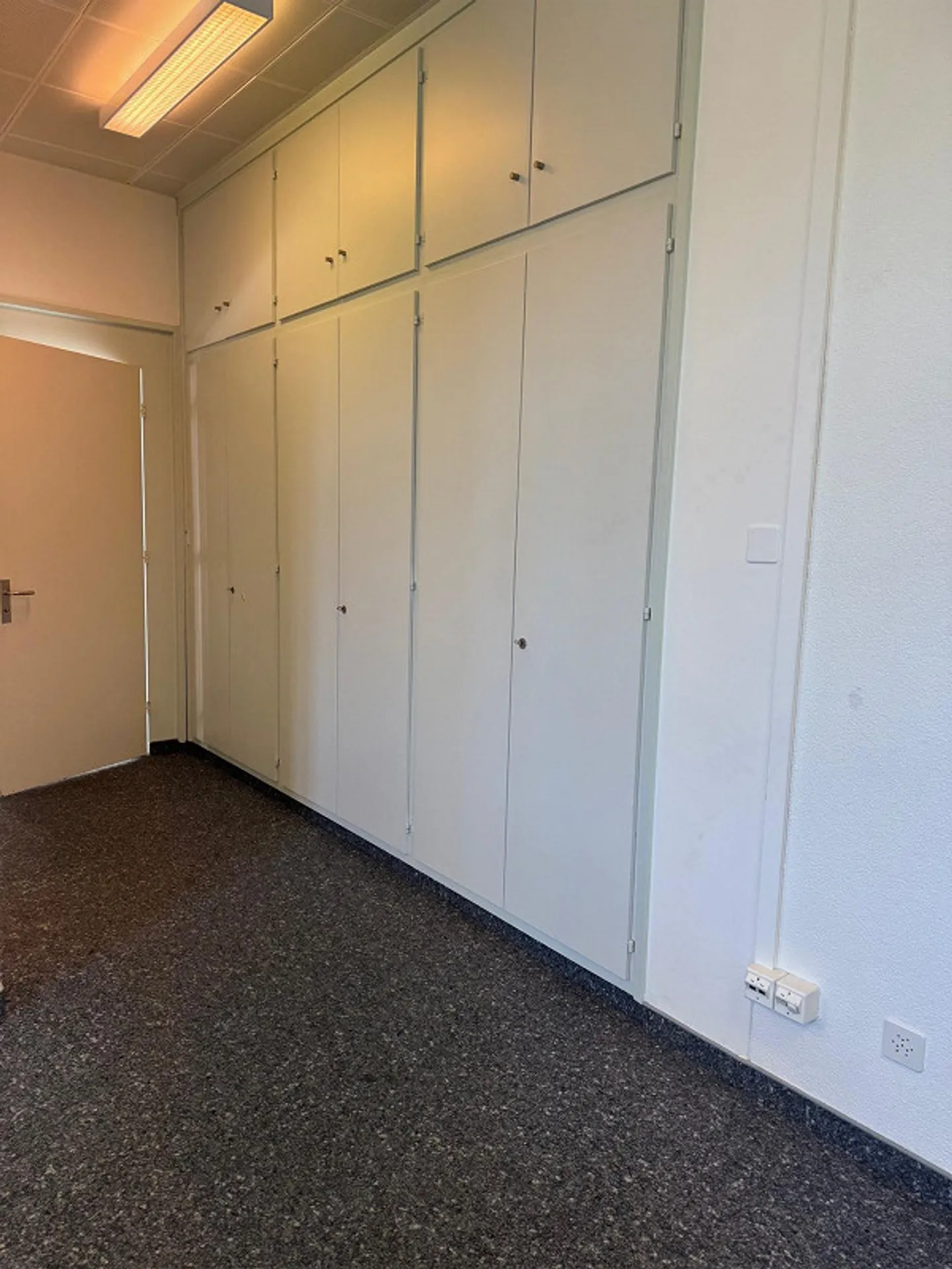 Geräumige Büroräumlichkeiten in Uznach - Foto 4 von 6