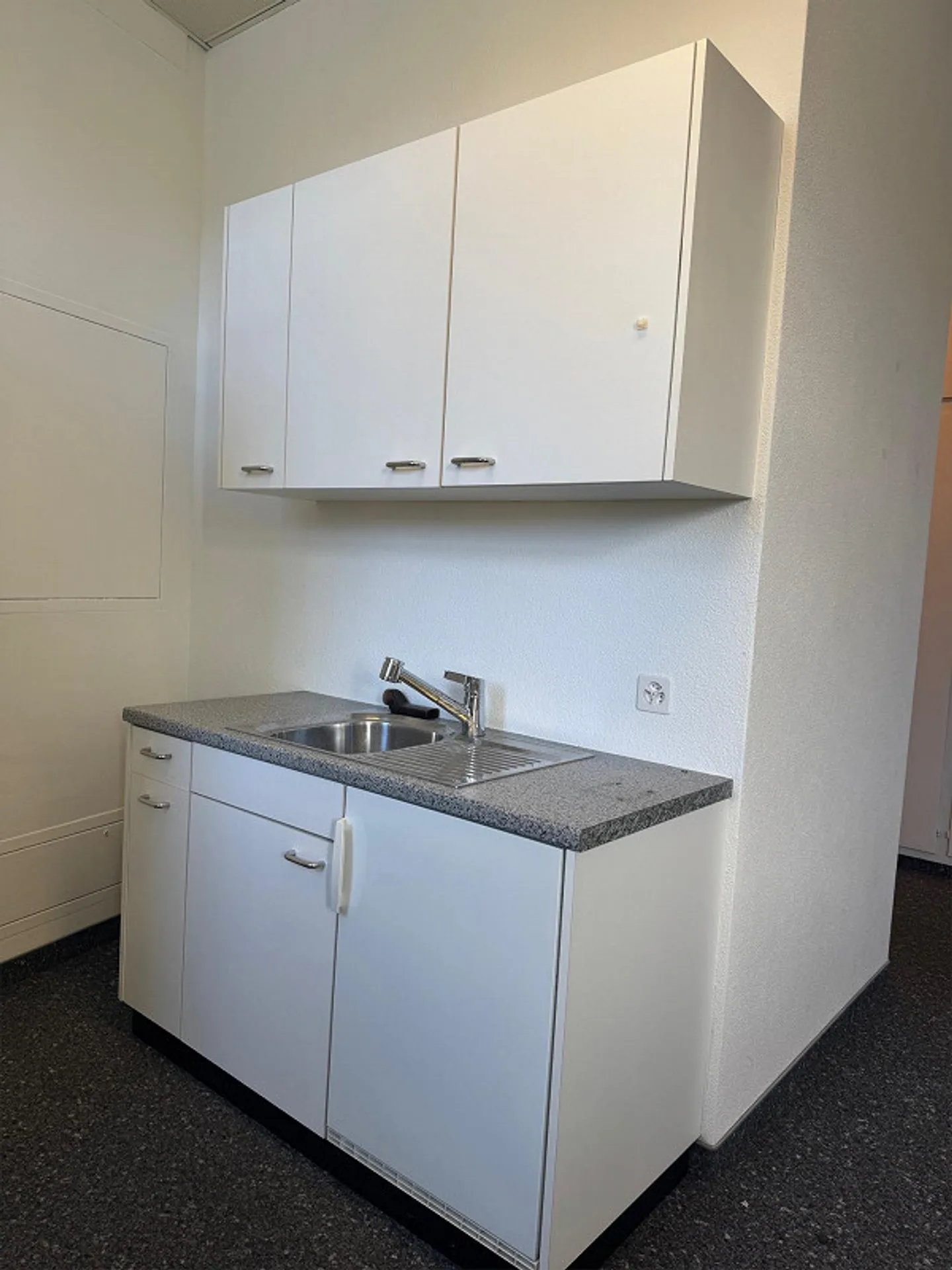 Geräumige Büroräumlichkeiten in Uznach - Foto 5 von 6