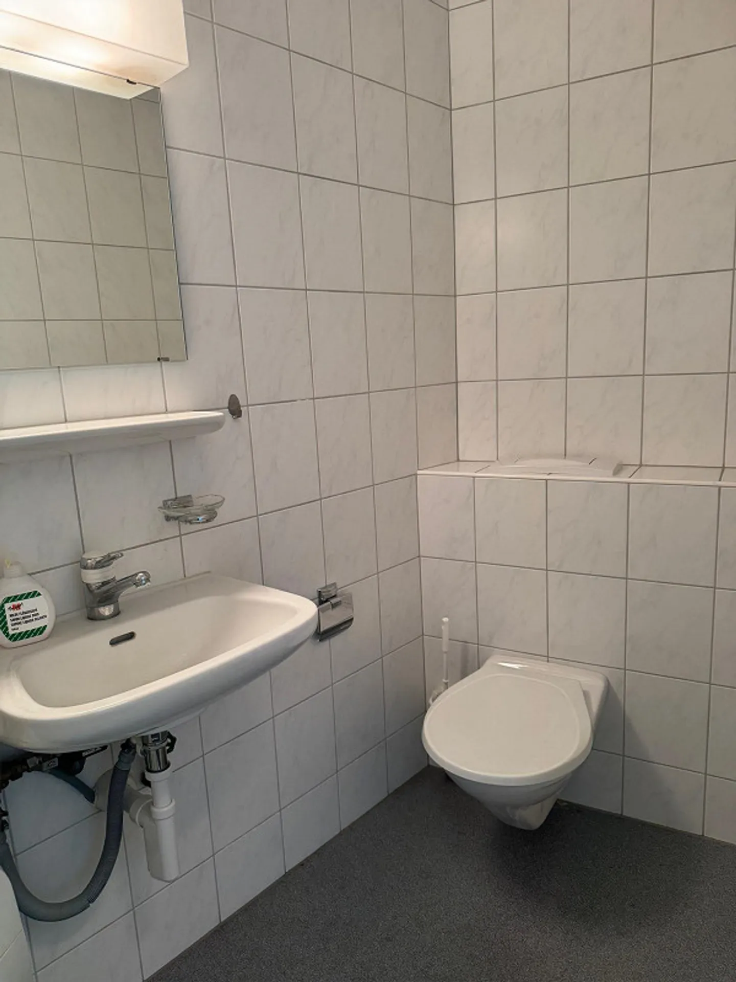 Geräumige Büroräumlichkeiten in Uznach - Foto 6 von 6