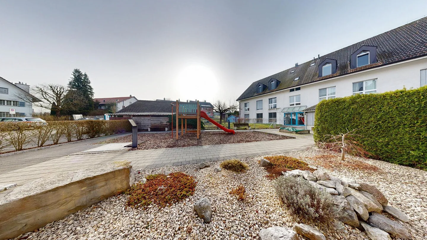 Spacious and well-kept 3 1/2 maisonette apartment - Photo 2 of 13