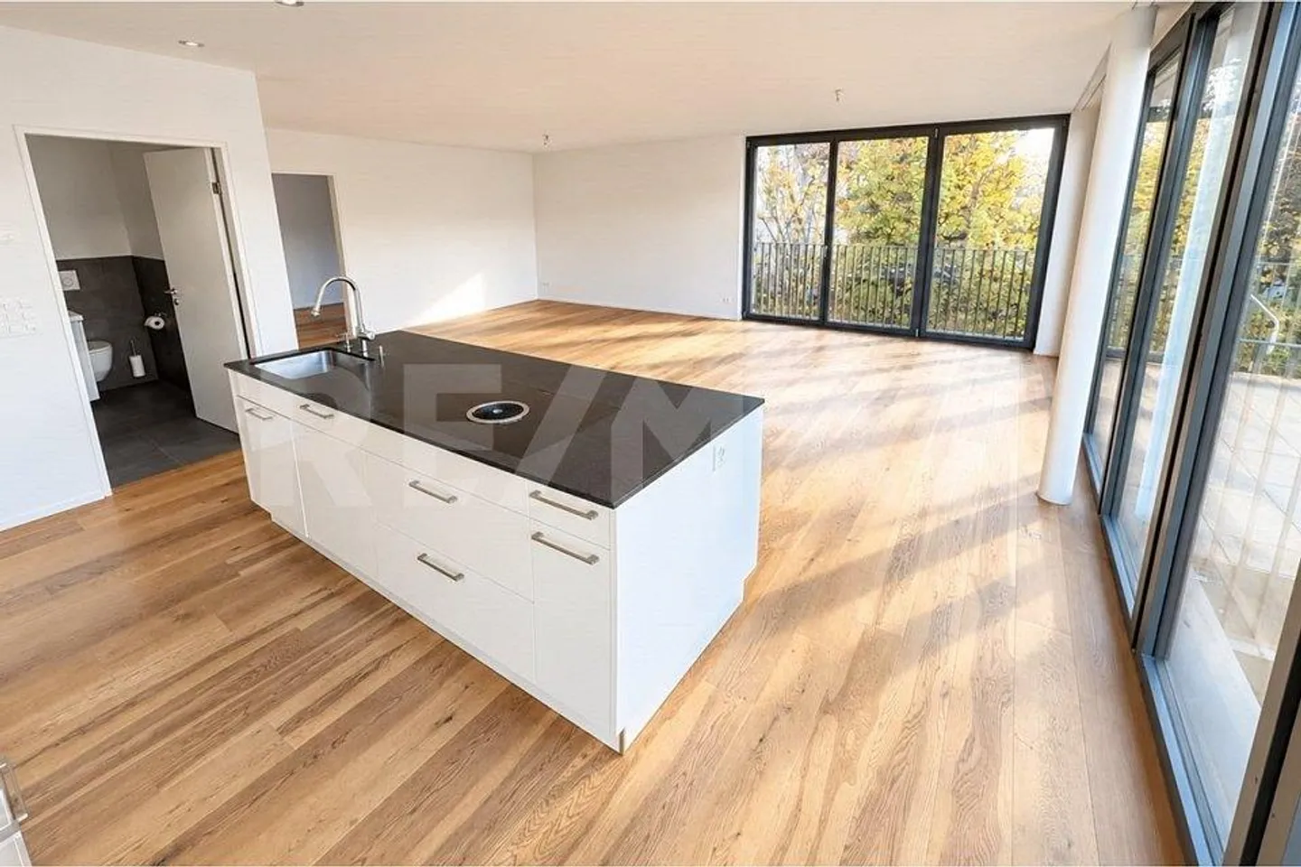Condominio moderno di 3,5 stanze in una zona residenziale tranquilla - Foto 4 di 12