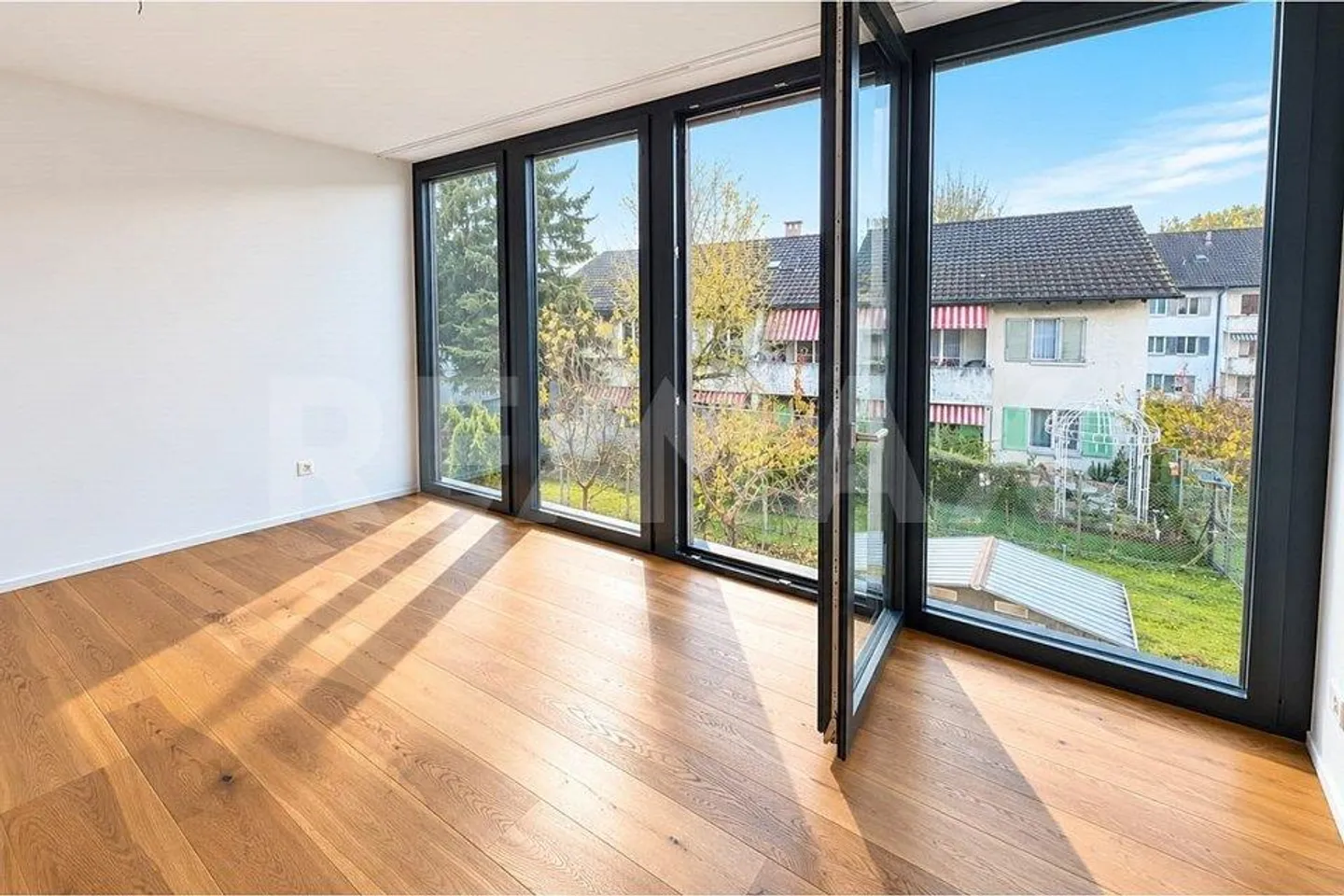 Condominio moderno di 3,5 stanze in una zona residenziale tranquilla - Foto 8 di 12