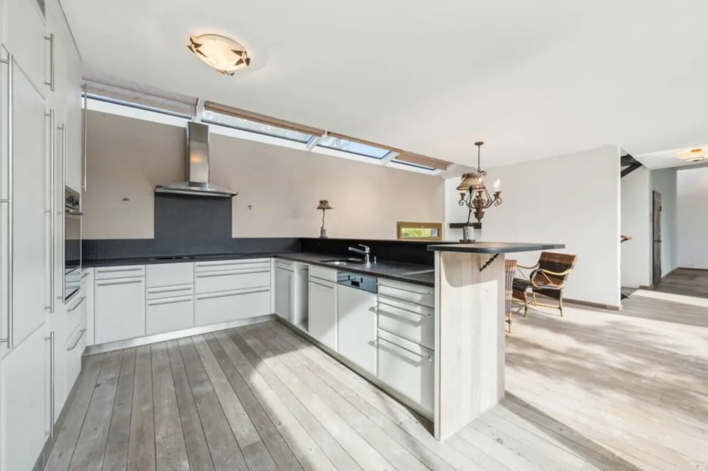 Exklusive 6.5-Zimmer-Villa in Seenähe - Foto 4 von 13