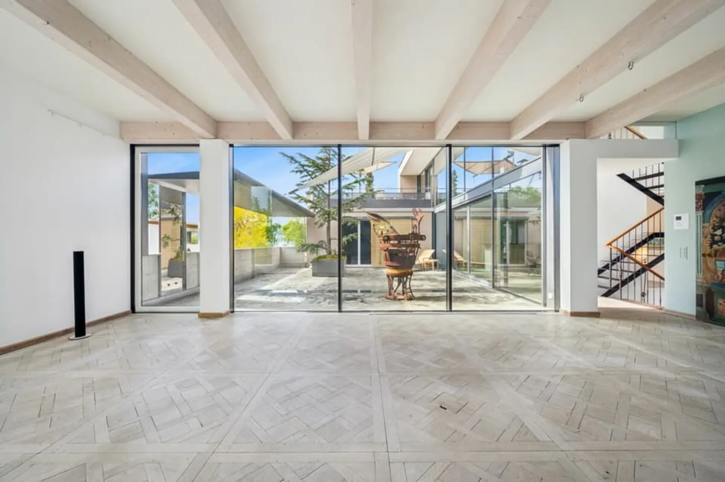 Exklusive 6.5-Zimmer-Villa in Seenähe - Foto 3 von 13