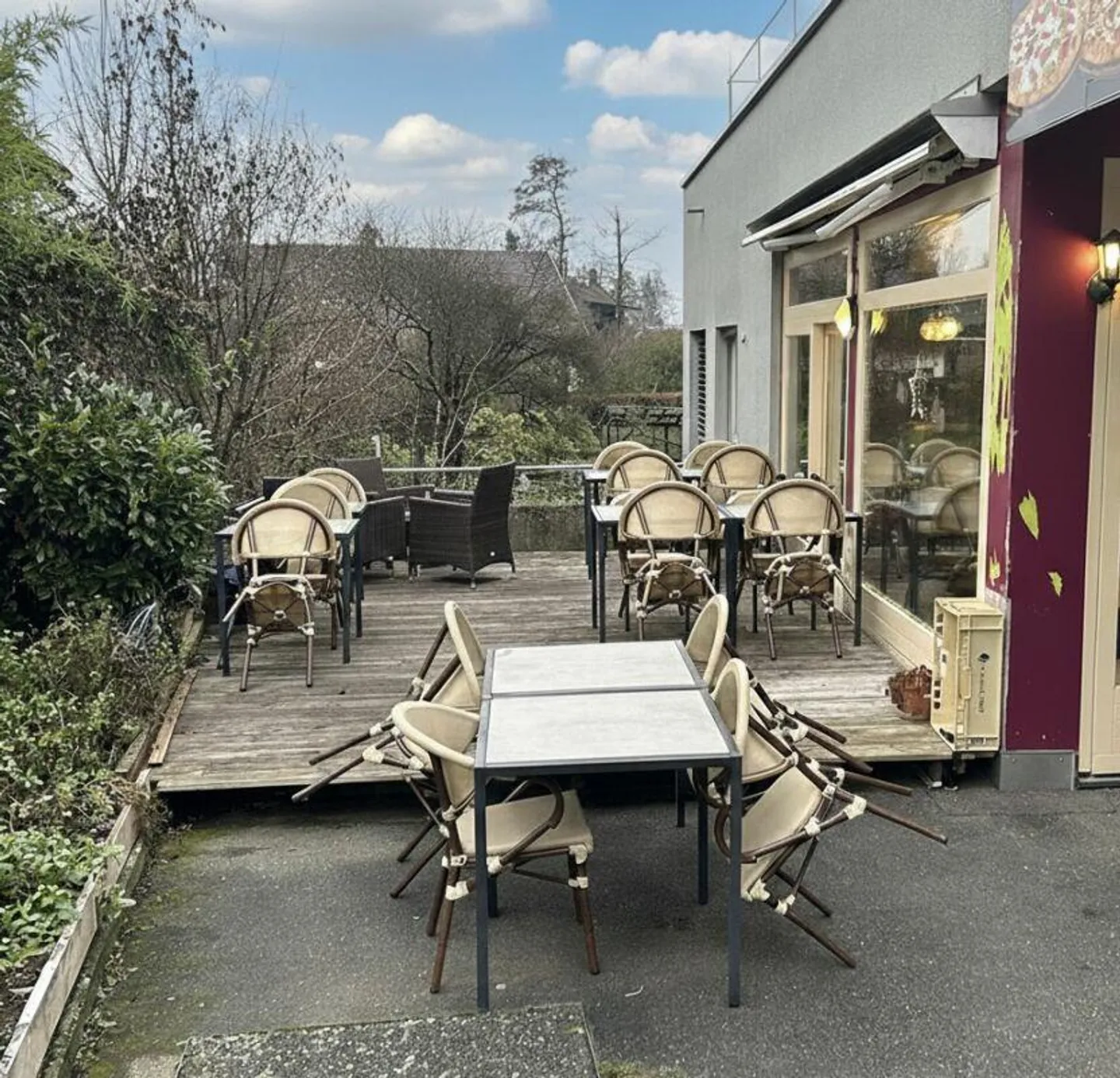 Attractive investment with established restaurant in high-traffic area - Photo 2 of 3