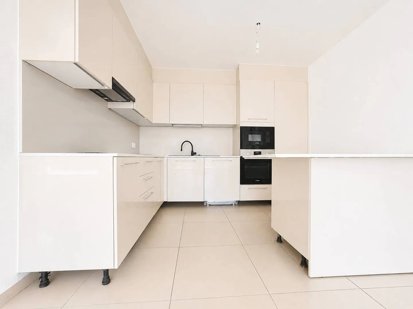 4.5-room villa with terrace and garden - Photo 4 of 13