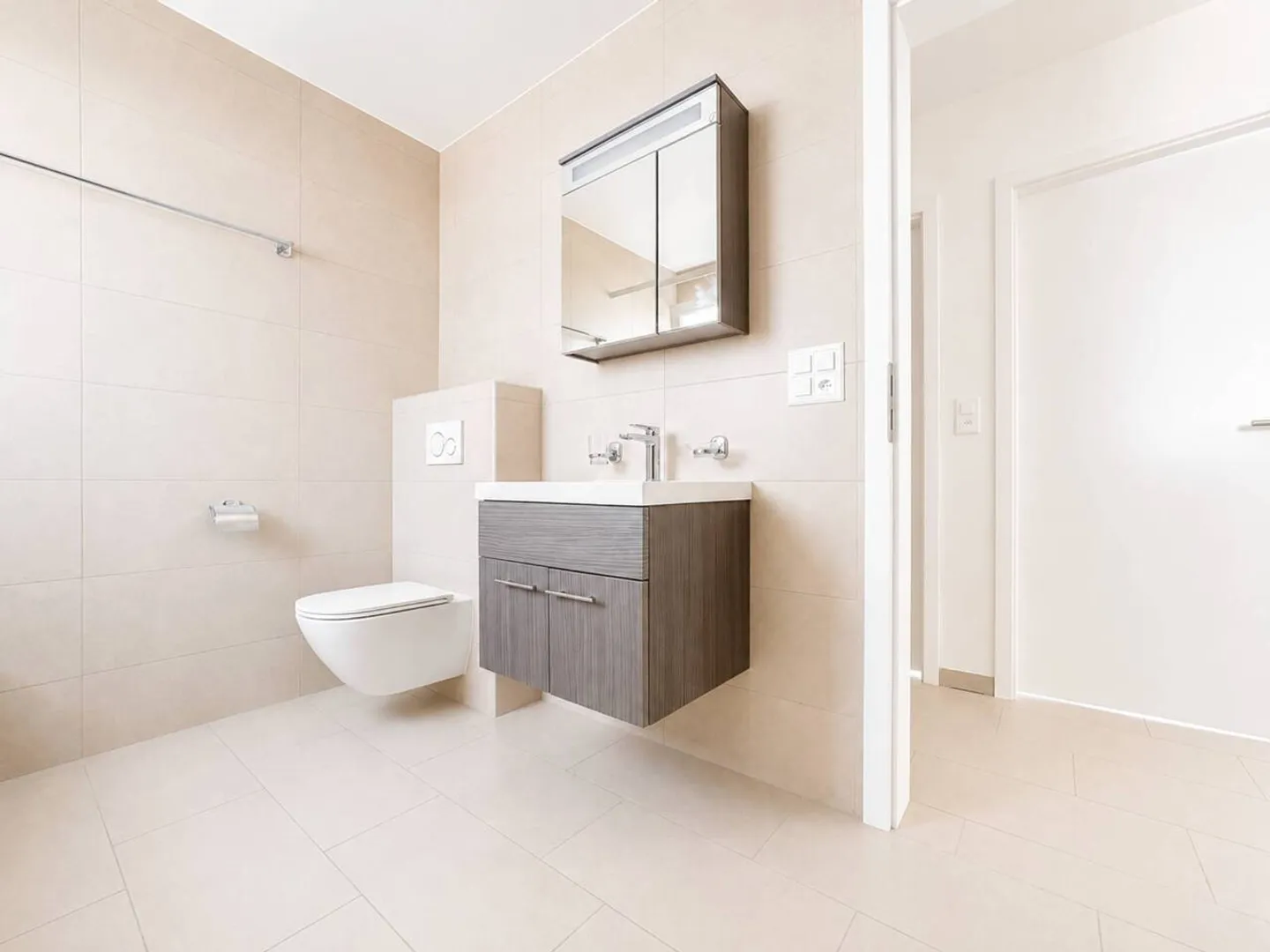 4.5-room villa with terrace and garden - Photo 8 of 13