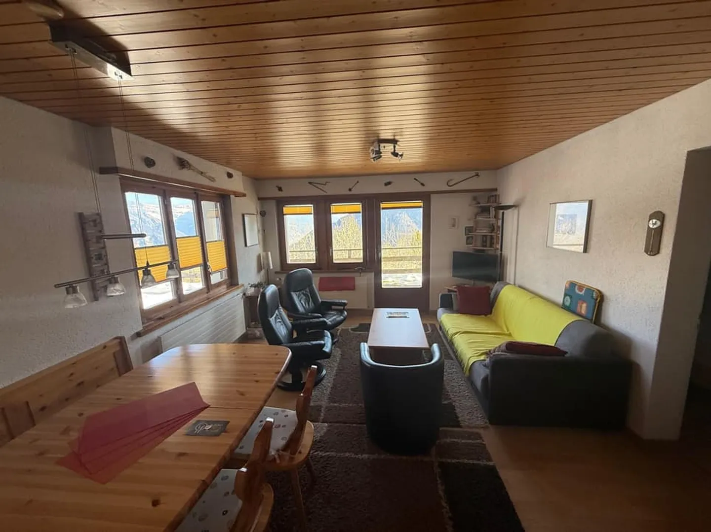 Charming 3.5 Room Apartment - Photo 2 of 13