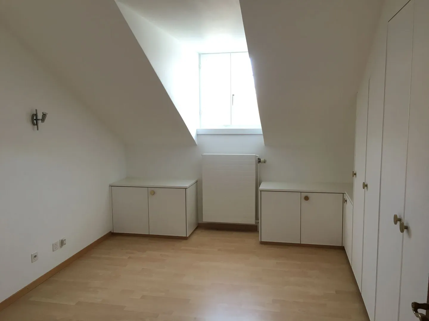 Cozy 3.5-room attic apartment near city center - Photo 3 of 10