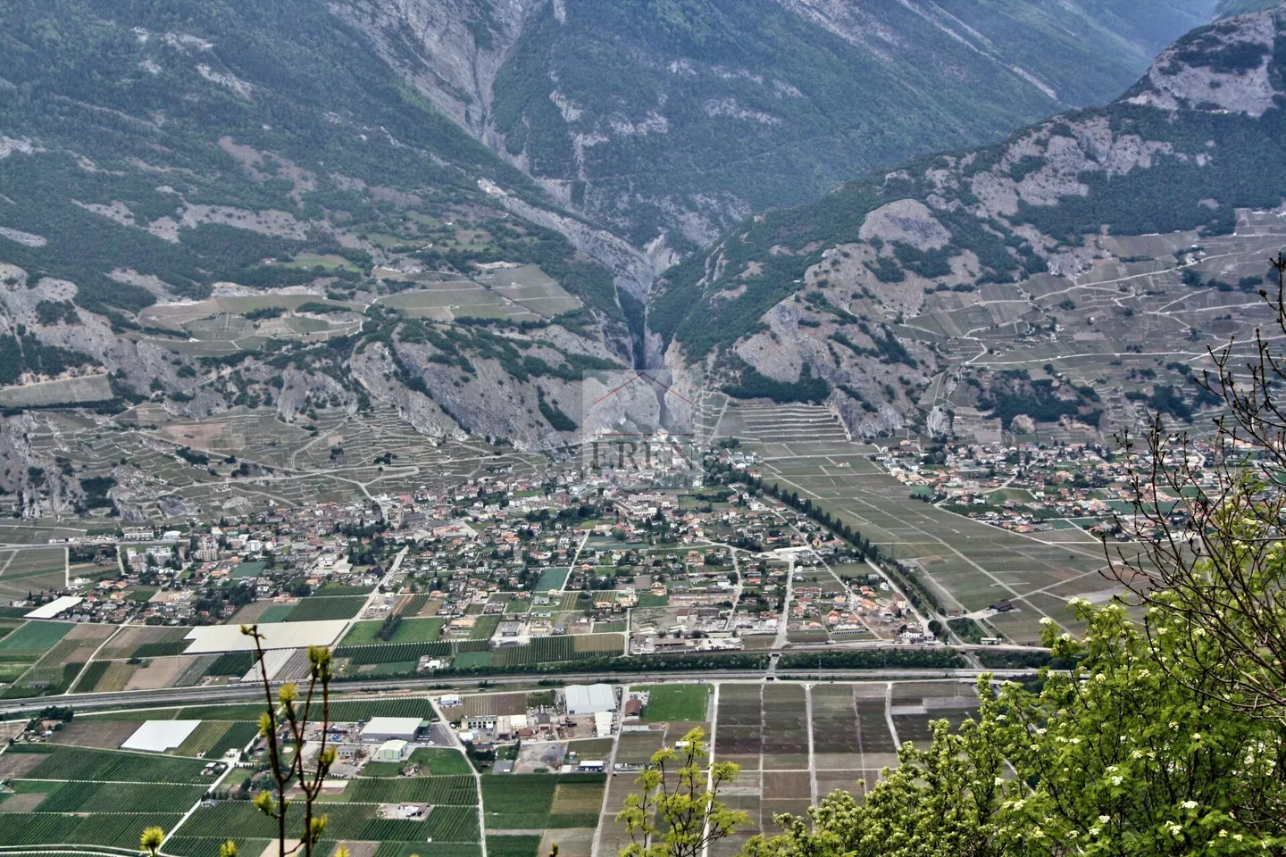 Casa indipendente 4,5 locali di 160 m2 con terrazza-prato + seminterrato - Foto 3 di 5