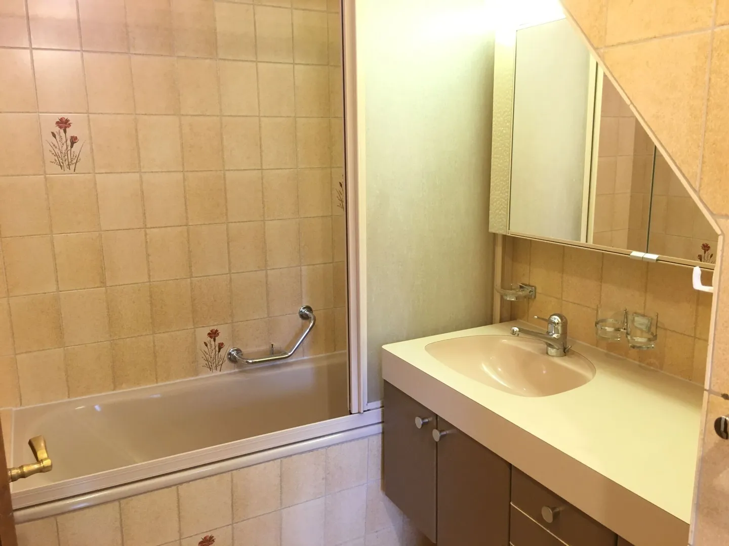 Cozy 3.5-room attic apartment near city center - Photo 6 of 10