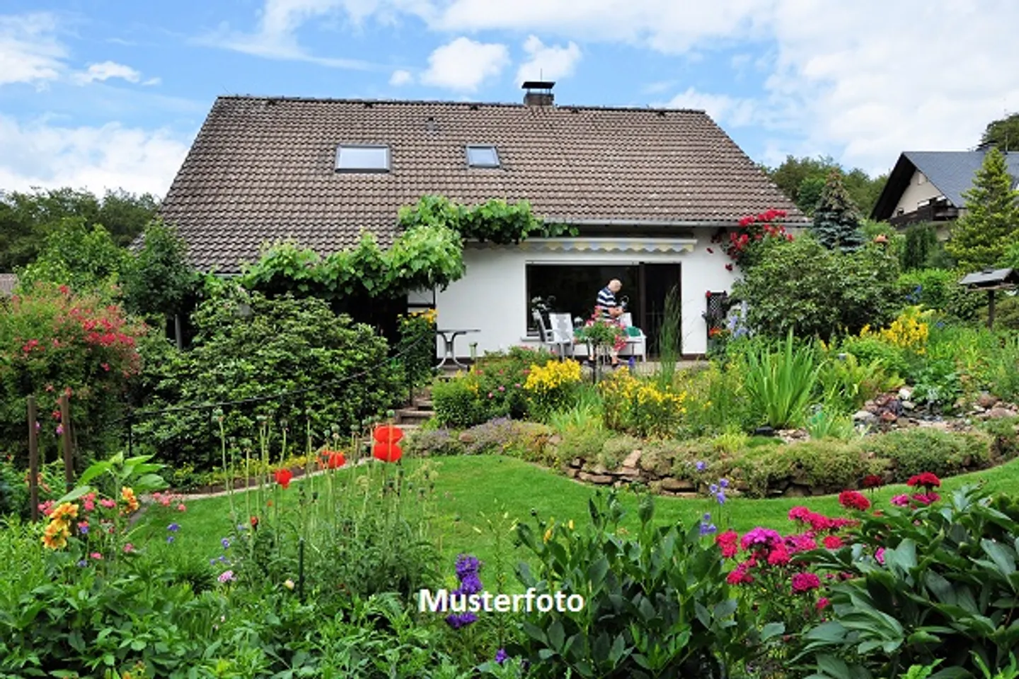 Auction Property with Garden - Photo 1 of 13