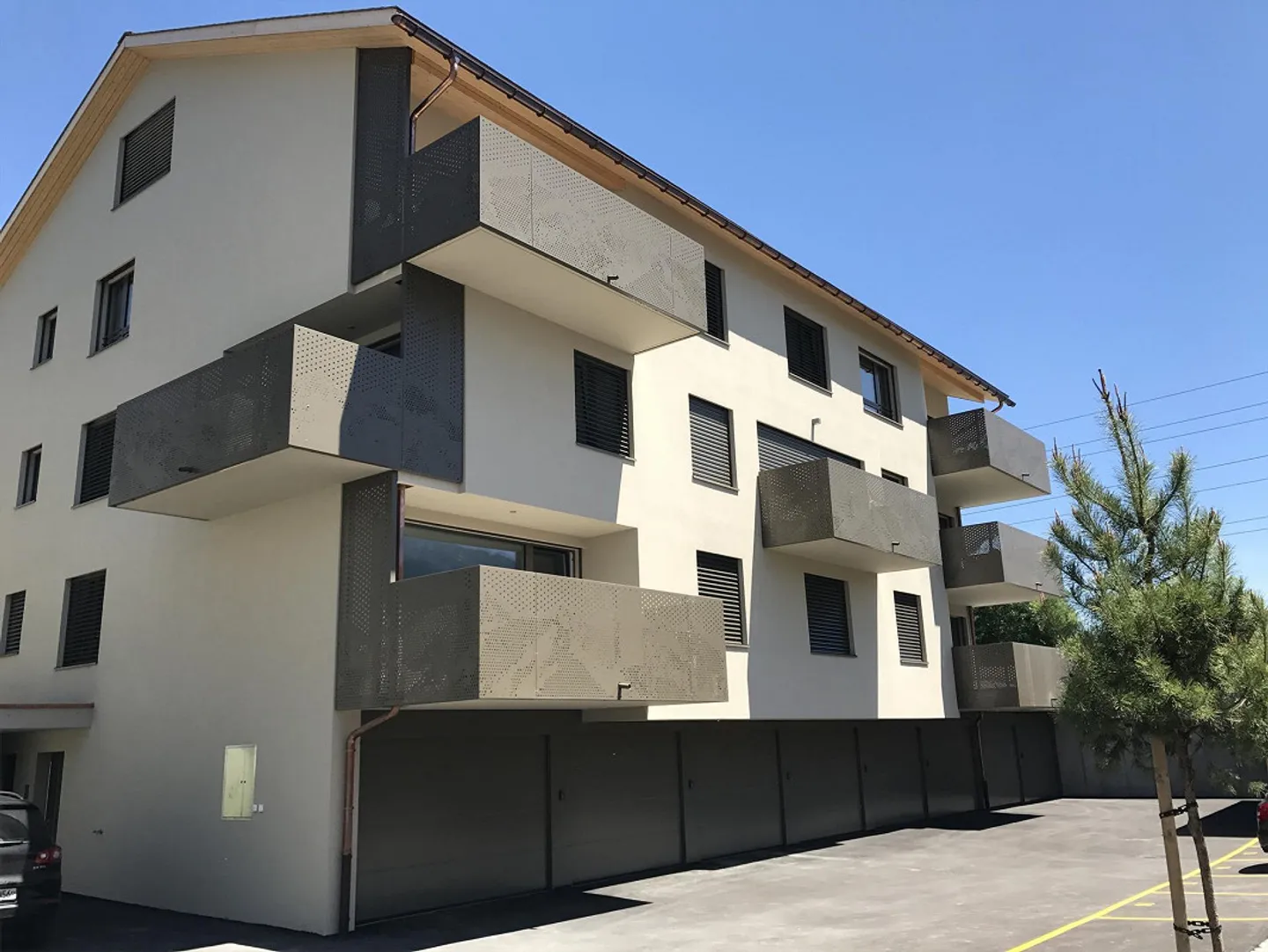 Posto auto all'aperto n. 15 in affitto - Foto 1 di 2